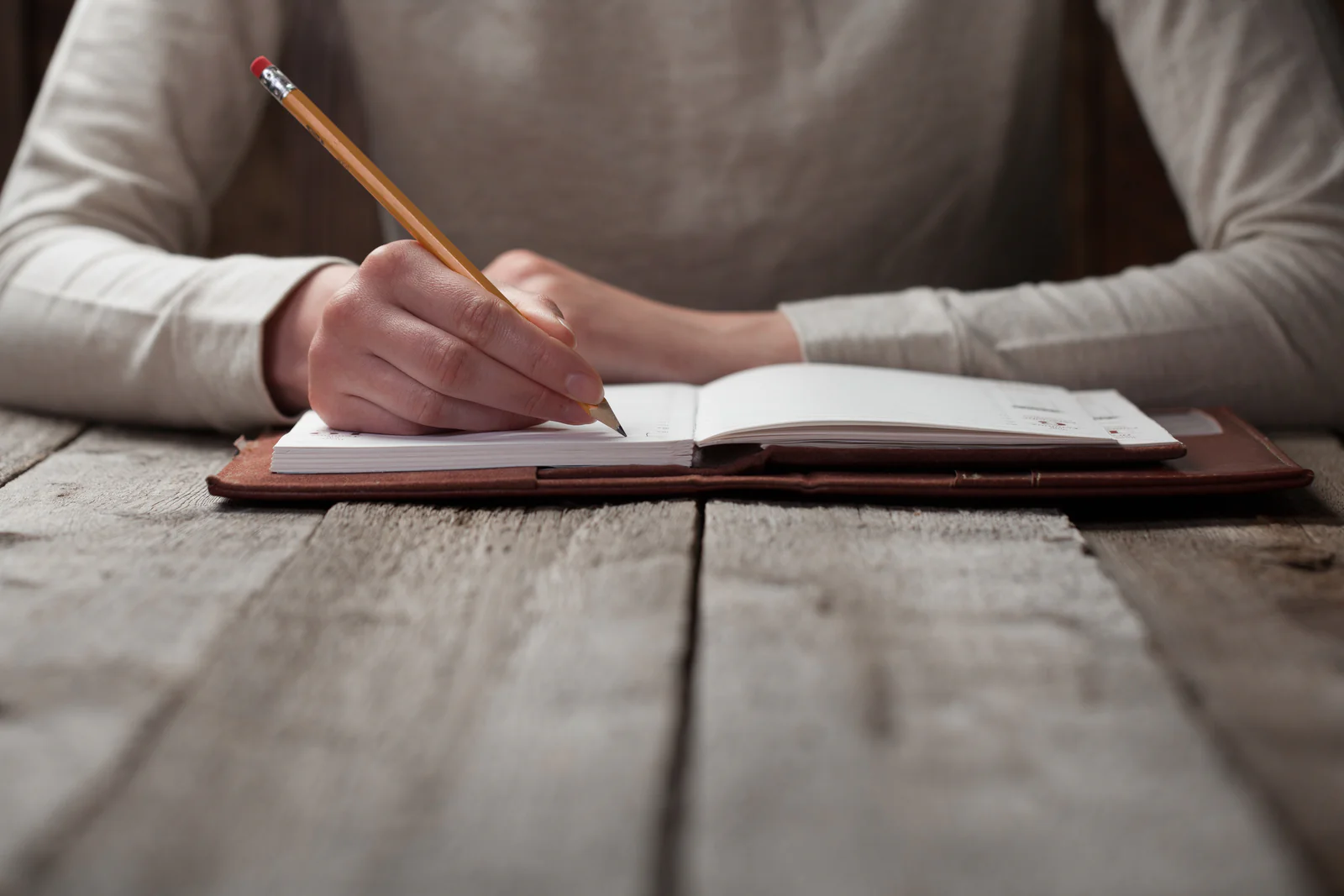 You are currently viewing Writing Challenges for Beginners: 10 Ways to Overcome